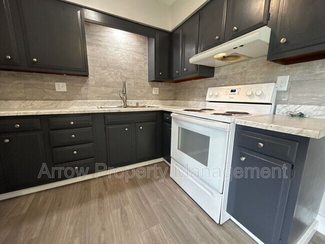 Building Photo - 222 Park Ave