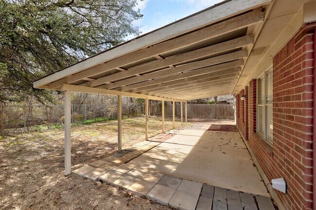 Building Photo - 9505 Woodvale Dr