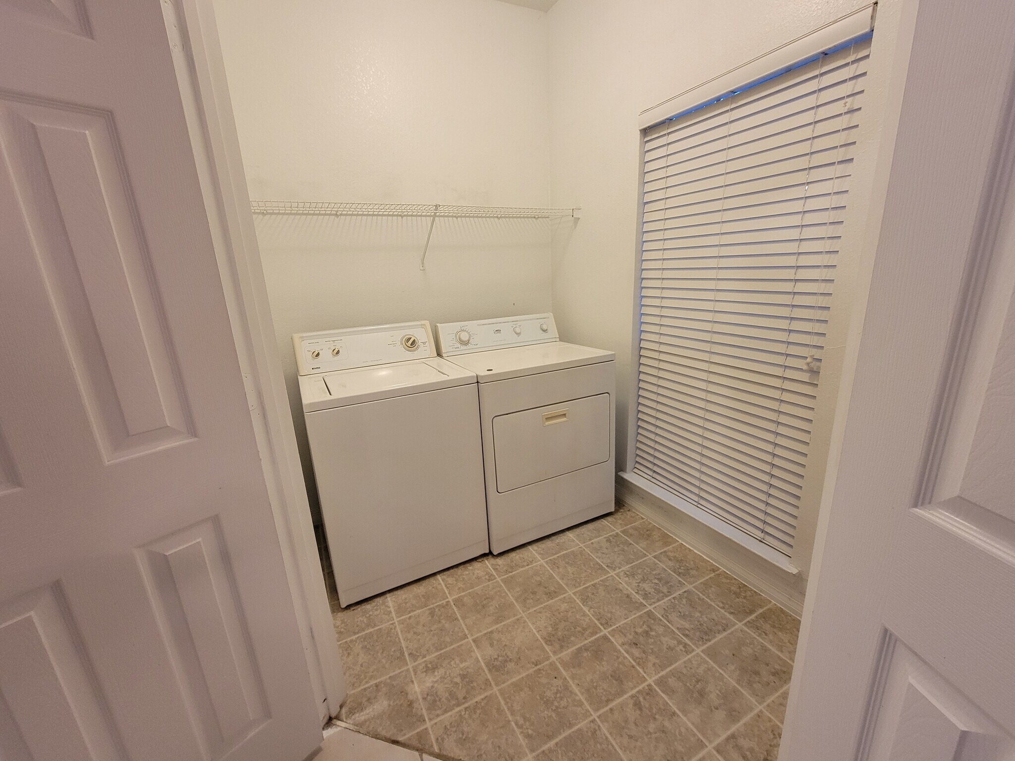 Building Photo - 7800 Point Meadows Dr