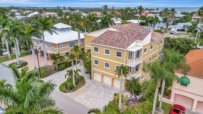 Building Photo - Stunning Annual Rental: Luxury Coastal Liv...