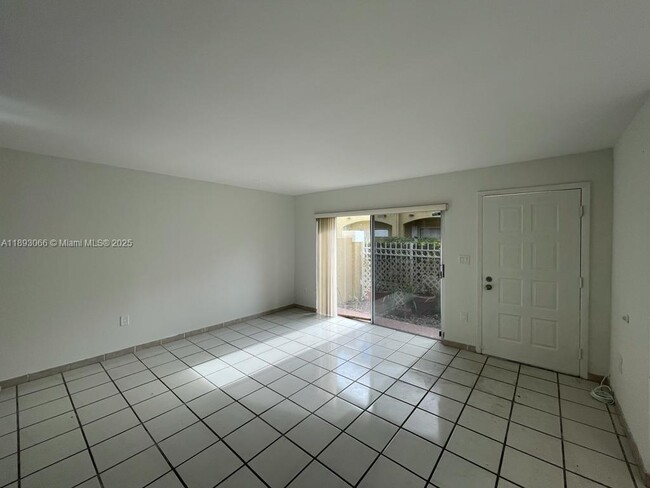 Building Photo - 370 NW 85th Ct