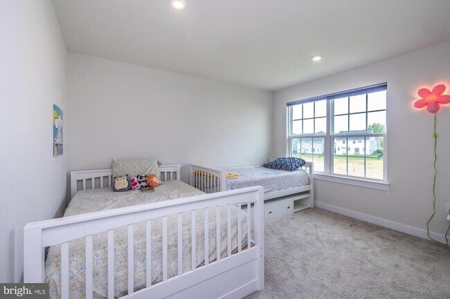 Building Photo - 523 Spring Manor Blvd