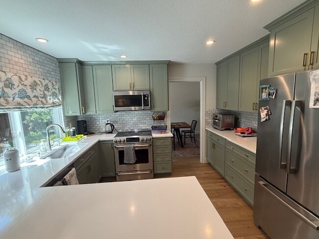 Building Photo - Stunning 5-Bed. 2.5 bath Home in the Heart of Pleasanton Meadows, Community Pool