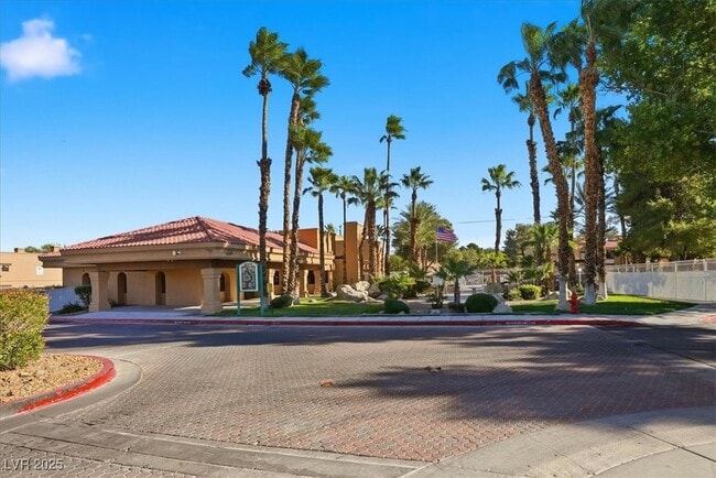 Building Photo - 5114 S Jones Blvd