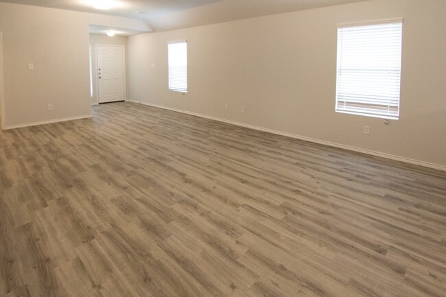 Building Photo - 910 Dancing Sun Court