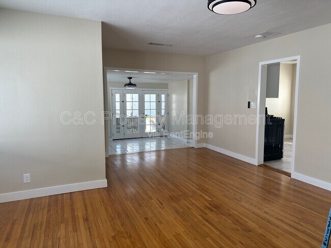 Building Photo - 10532 La Mirada Blvd