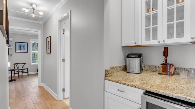 Building Photo - 207 Elm Lodge Dr