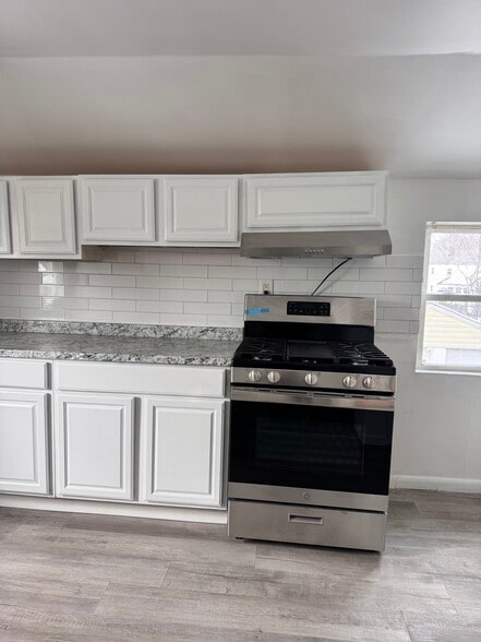 Kitchen - 567 Boulevard