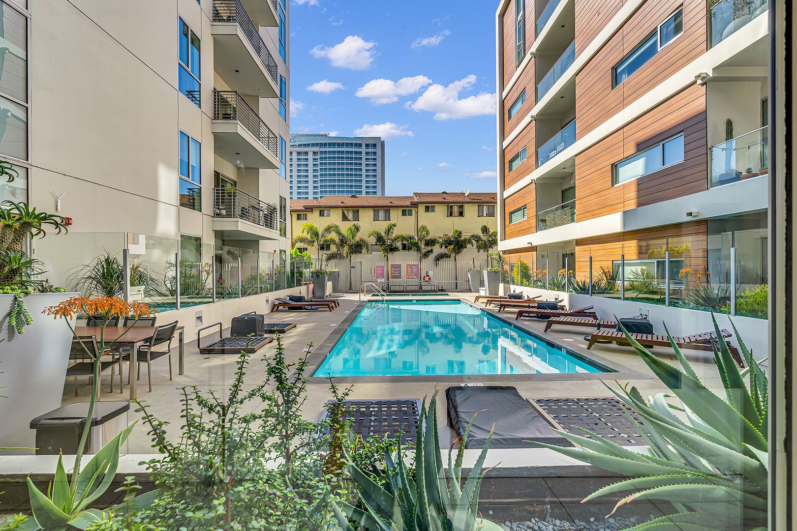 Building Photo - Hollywood Luxury Condo — 2 Beds • 2.5 Bath...