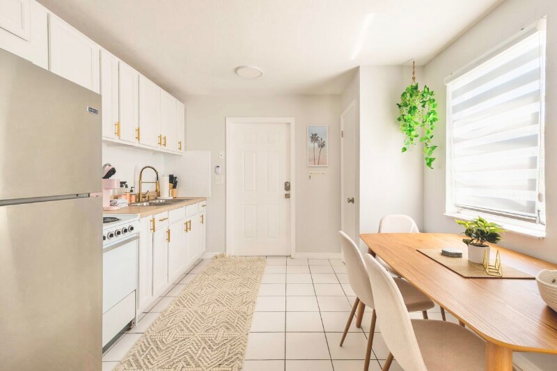 Building Photo - 2039 Monroe Ave