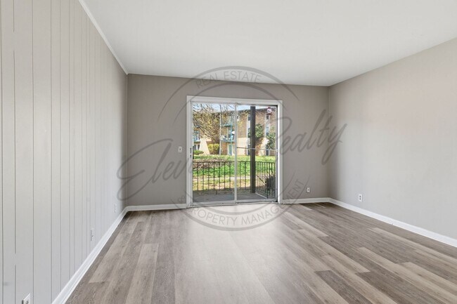 Building Photo - SPRING SPECIAL!! FIRST MONTH FREE on this ONE Bedroom Condo, First Floor, across from Madison Park!