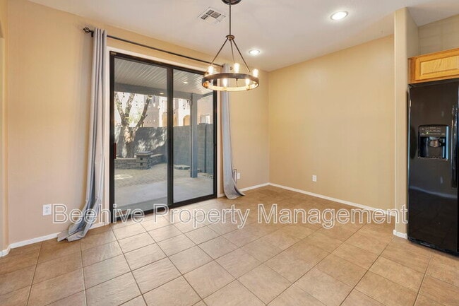 Building Photo - 2314 W Jake Haven