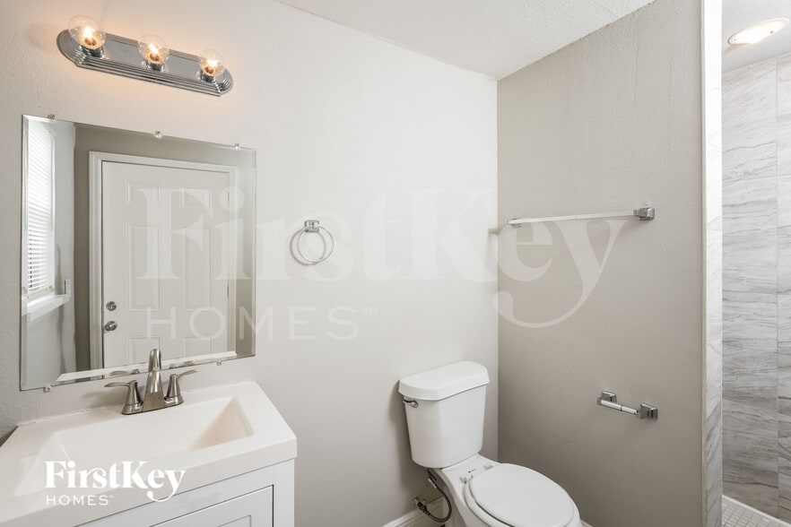 Building Photo - 611 Hewett Dr