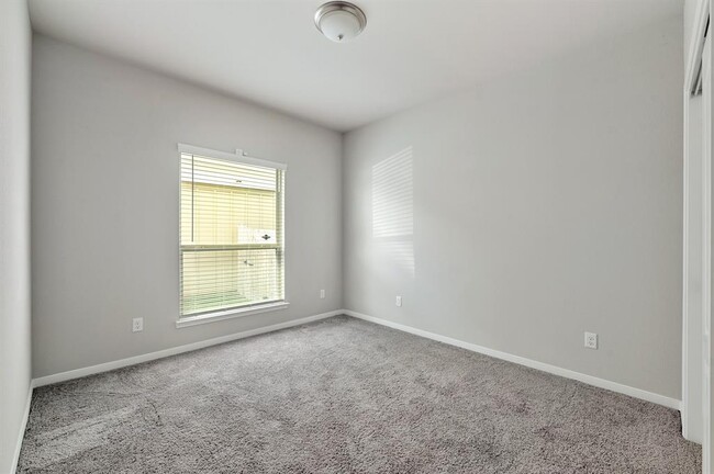 Building Photo - 6306 Daytona Dr