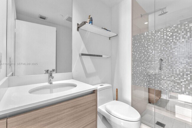 Building Photo - 121 NE 34th St