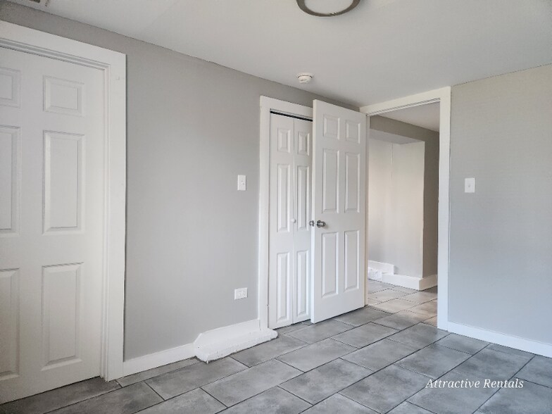 Building Photo - 7321 S Kenwood Ave