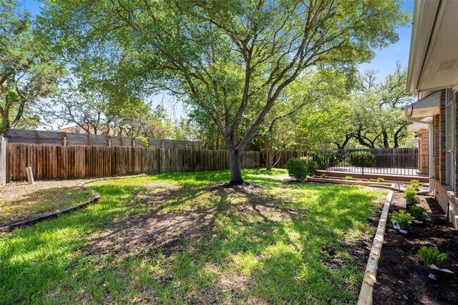 Building Photo - 11032 Crossland Dr