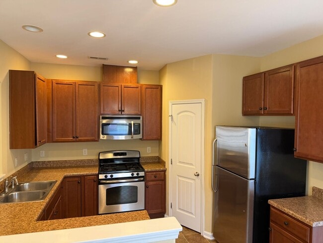 Building Photo - Stunning 3-bedroom, 2.5-bathroom home in Cary