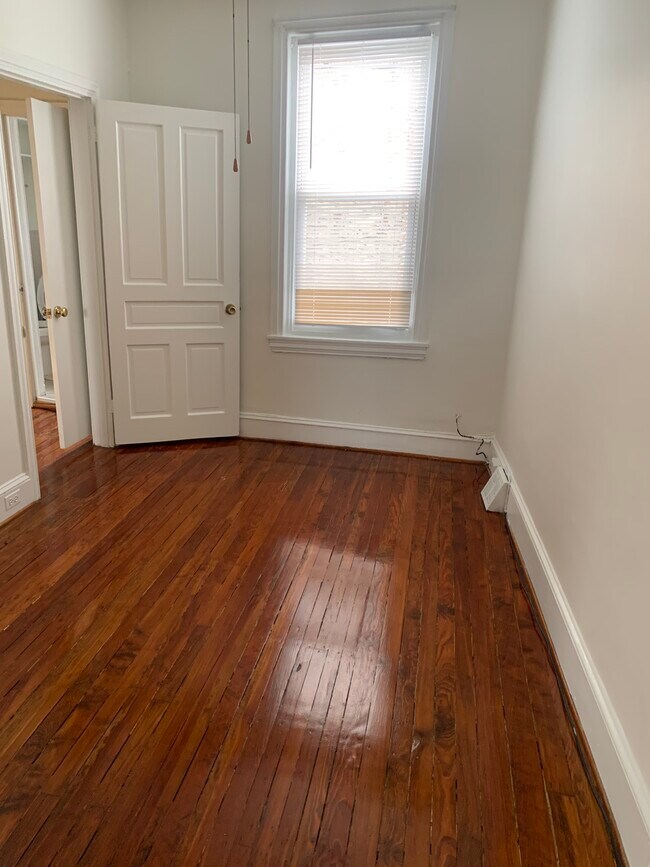 Building Photo - 850 N Taney St