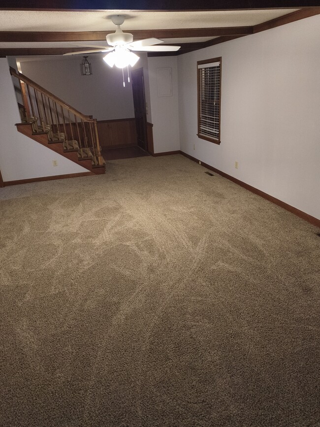 Building Photo - 160 Small Rd