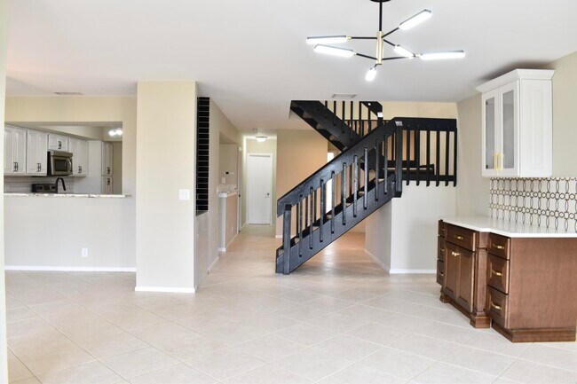 Building Photo - 6040 Glendale Dr