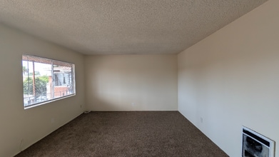 Building Photo - 905 Daisy Ave