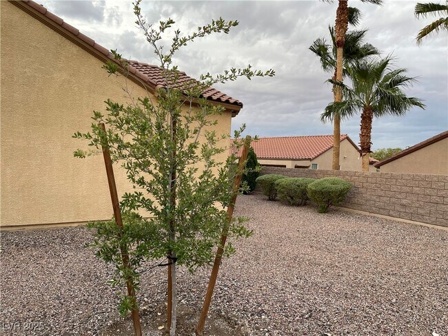 Building Photo - 2049 Powder Springs St