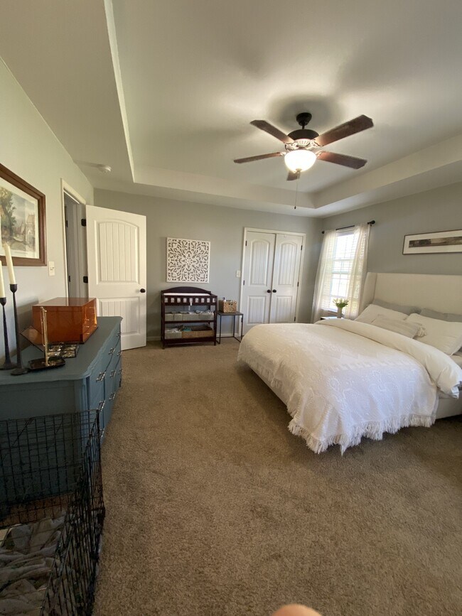 Building Photo - 1053 Castlerock Dr
