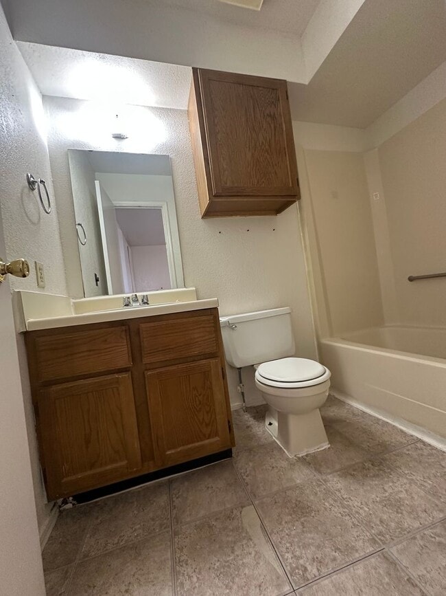 Building Photo - 1311 Eastgate Dr