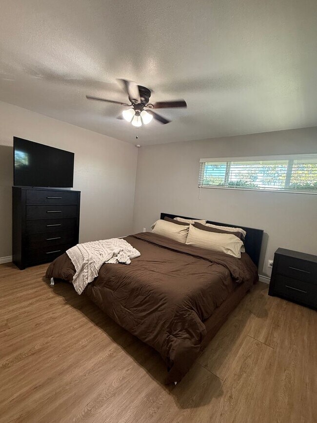Building Photo - Beautiful Porterville Home! Available Now for Showing!