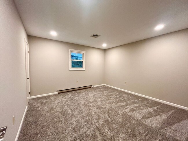 Building Photo - 4-Bedroom, 2-Bathroom Home In Lancaster!