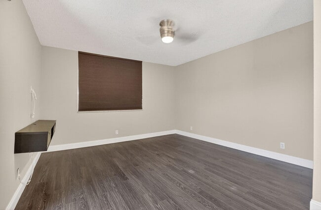 Building Photo - 8099 Severn Dr