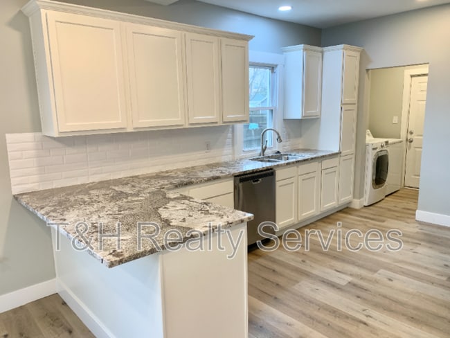 Building Photo - 6155 Broadway St