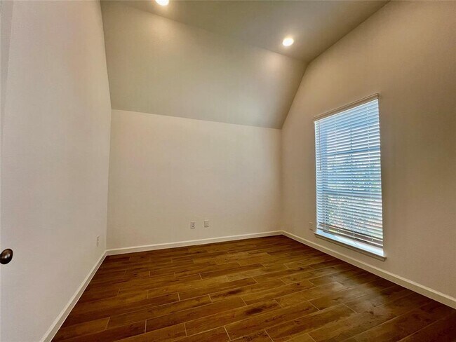 Building Photo - 10931 Spring Wind Dr
