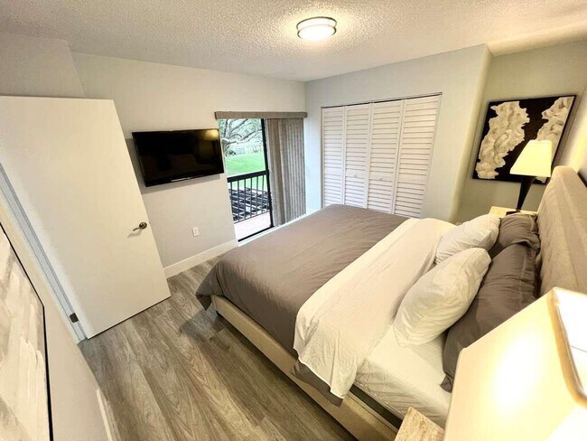 Building Photo - 118 1st Terrace