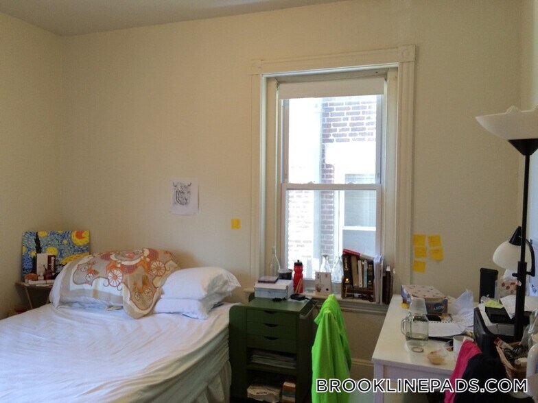 Building Photo - 1589 Beacon St