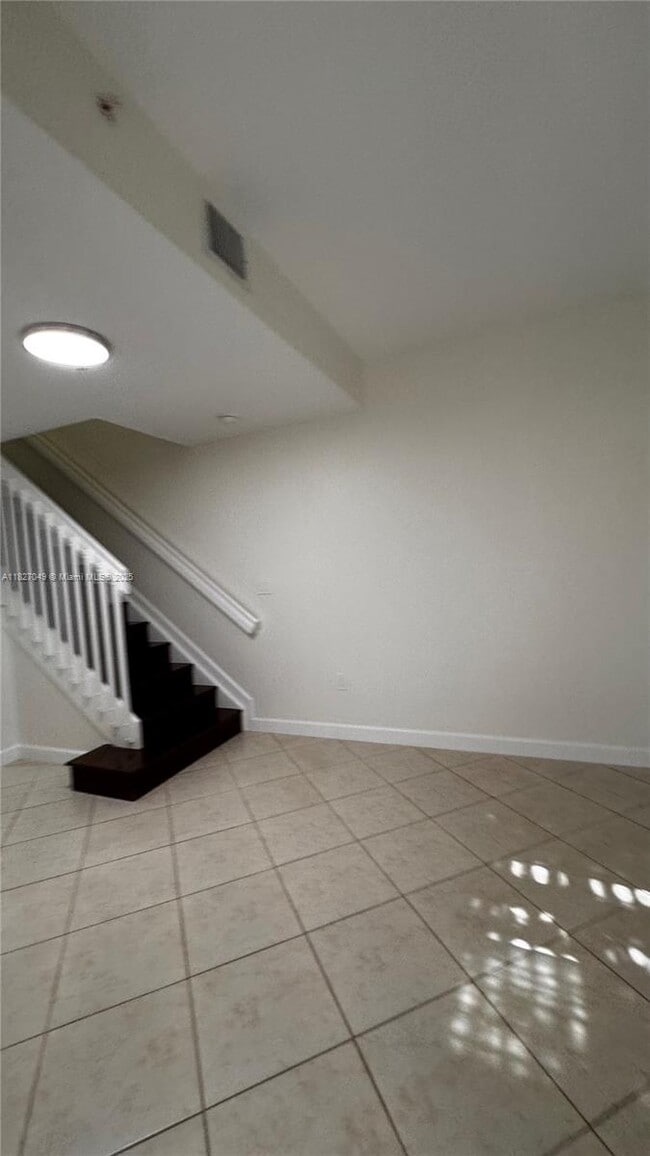 Building Photo - 985 SW 143rd Ave