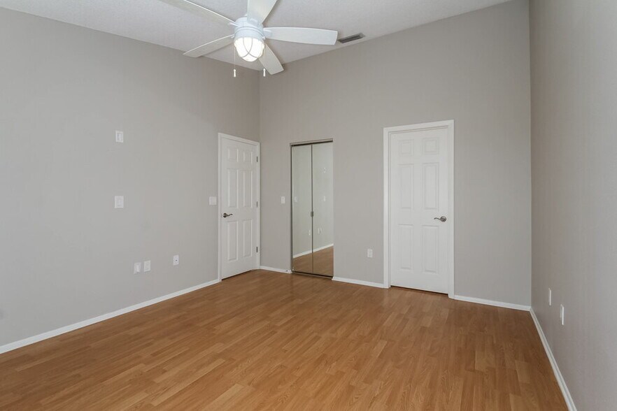 Building Photo - 825 Waterside Ln