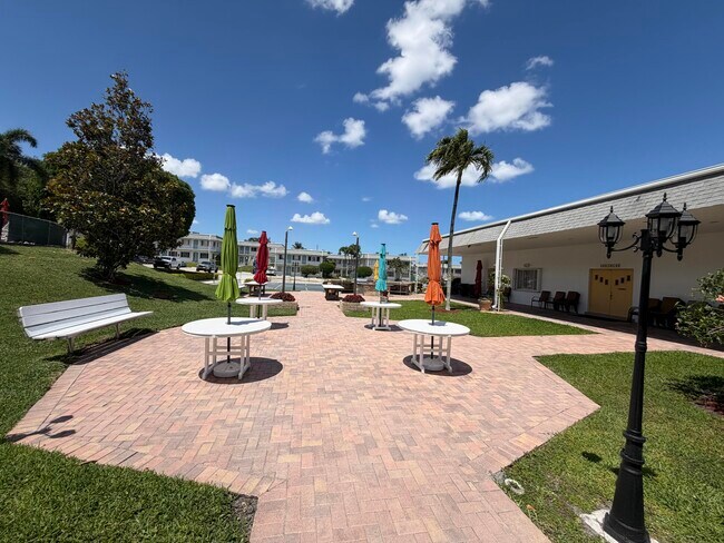 Building Photo - 3322 Cynthia Ln