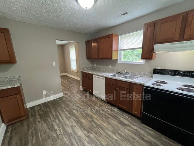 Building Photo - 324 Maeder Ave