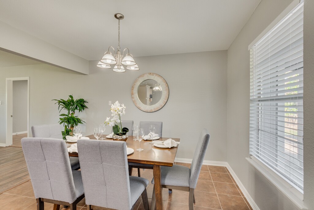 Dining - 208 W. Fourth St.