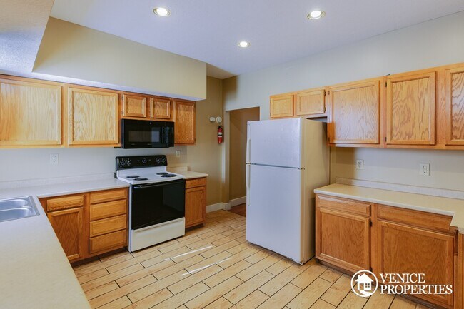 Building Photo - 4 Bedroom on OSU Campus