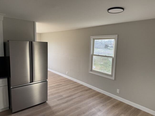 Building Photo - 580 Edgewood Dr