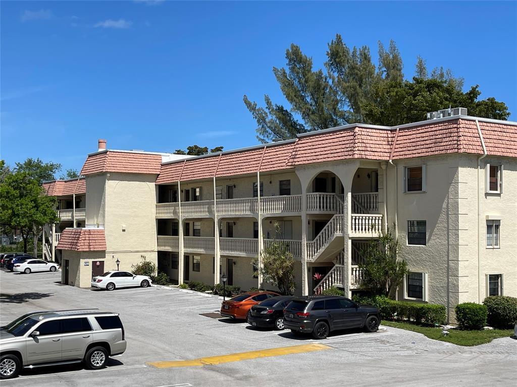 Building Photo - 128 S Cypress Rd
