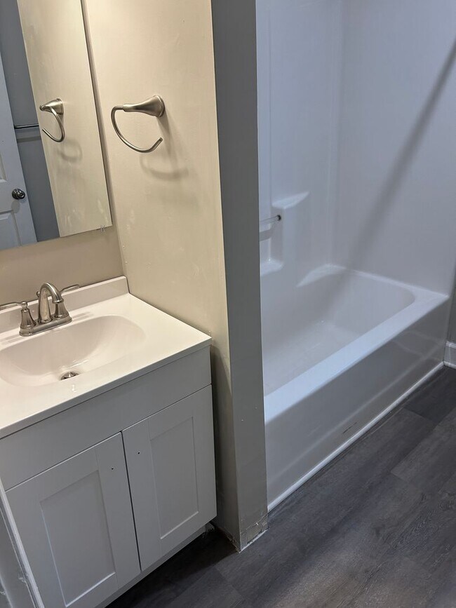 Building Photo - 416 Ross St