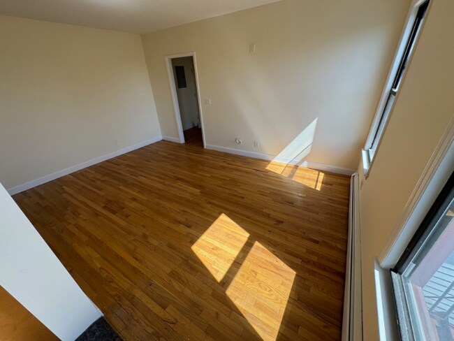 Building Photo - 30-32 N Terrace Ave