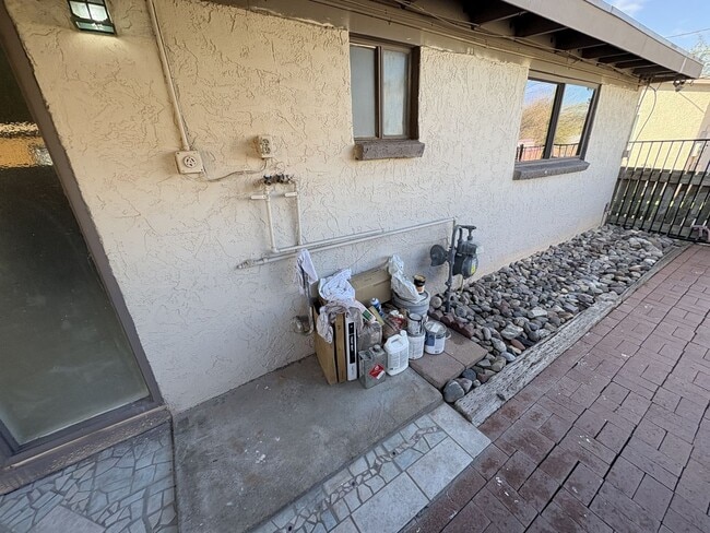 Building Photo - Great central location on cul-de-sac