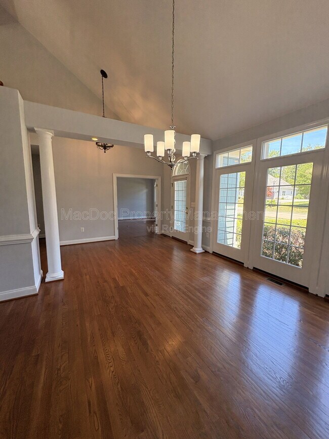Building Photo - 10802 Cedar Creek Dr