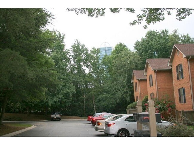 Building Photo - 901 Garden Ct