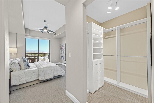 Building Photo - Designer Furnished Beauty at One Las Vegas!